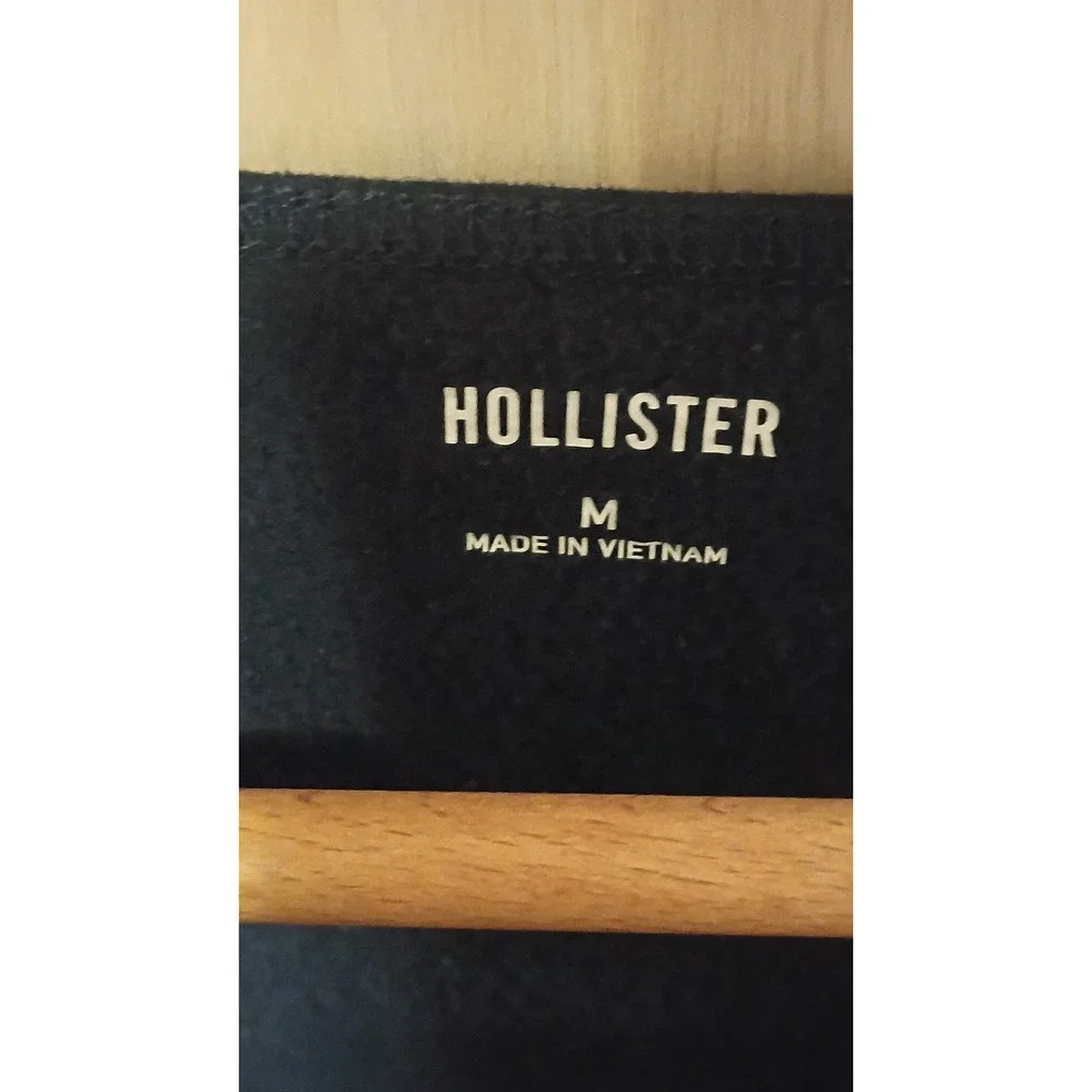 Hollister Paris Plaid Applique Cropped Sweatshirt Black Boat Neck Pullover M